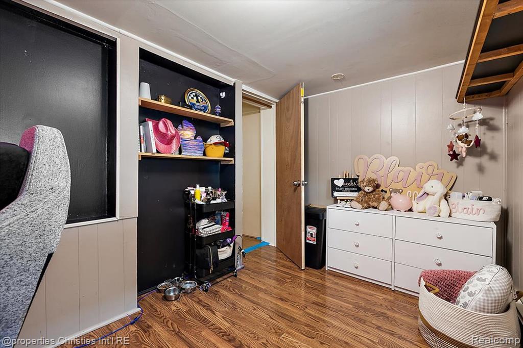 87 N Roslyn Road