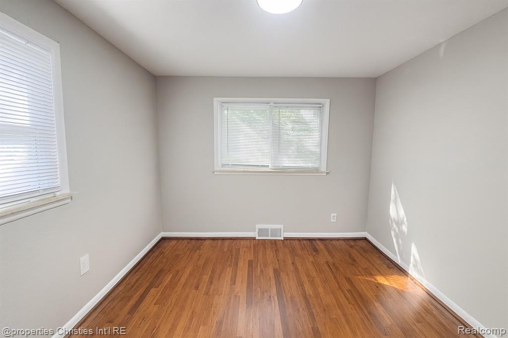 200 W Chicago Avenue