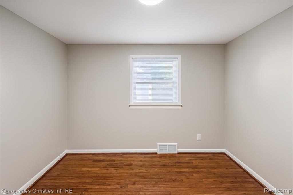 200 W Chicago Avenue