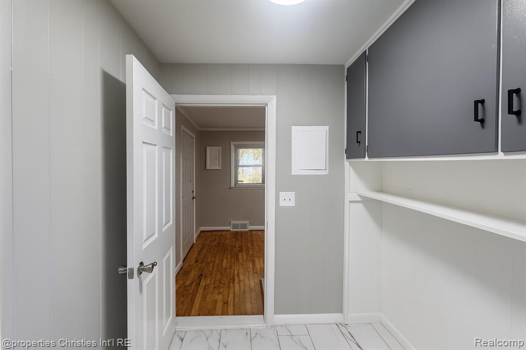 200 W Chicago Avenue