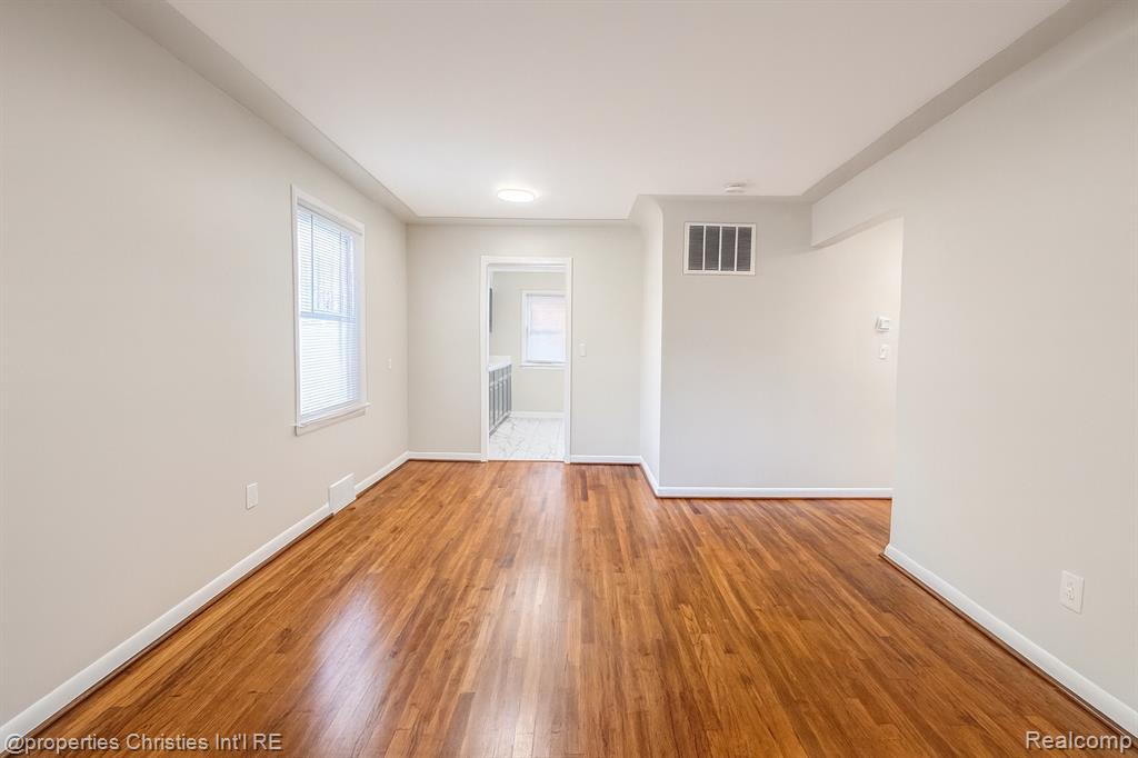 200 W Chicago Avenue