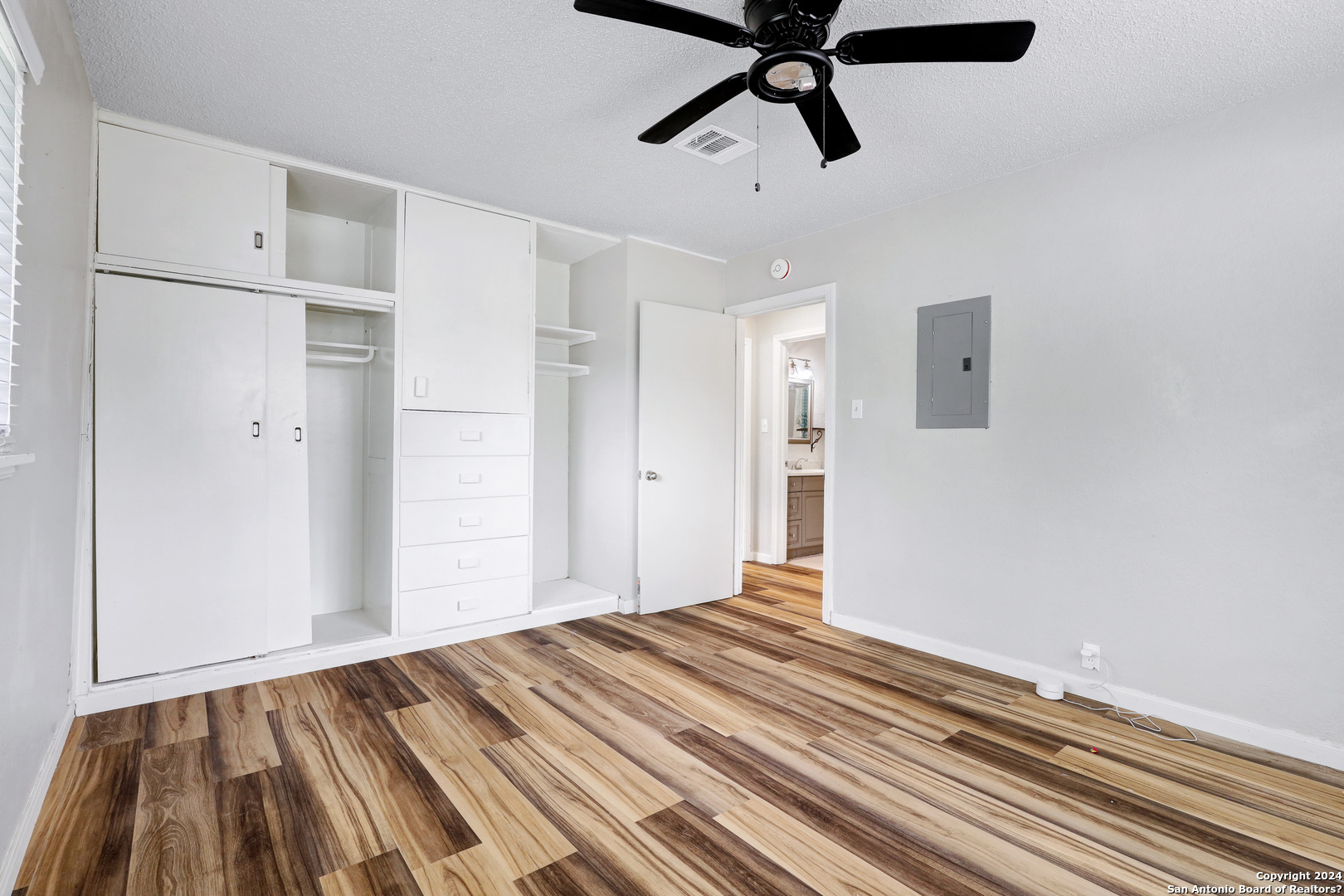235 SARATOGA DR