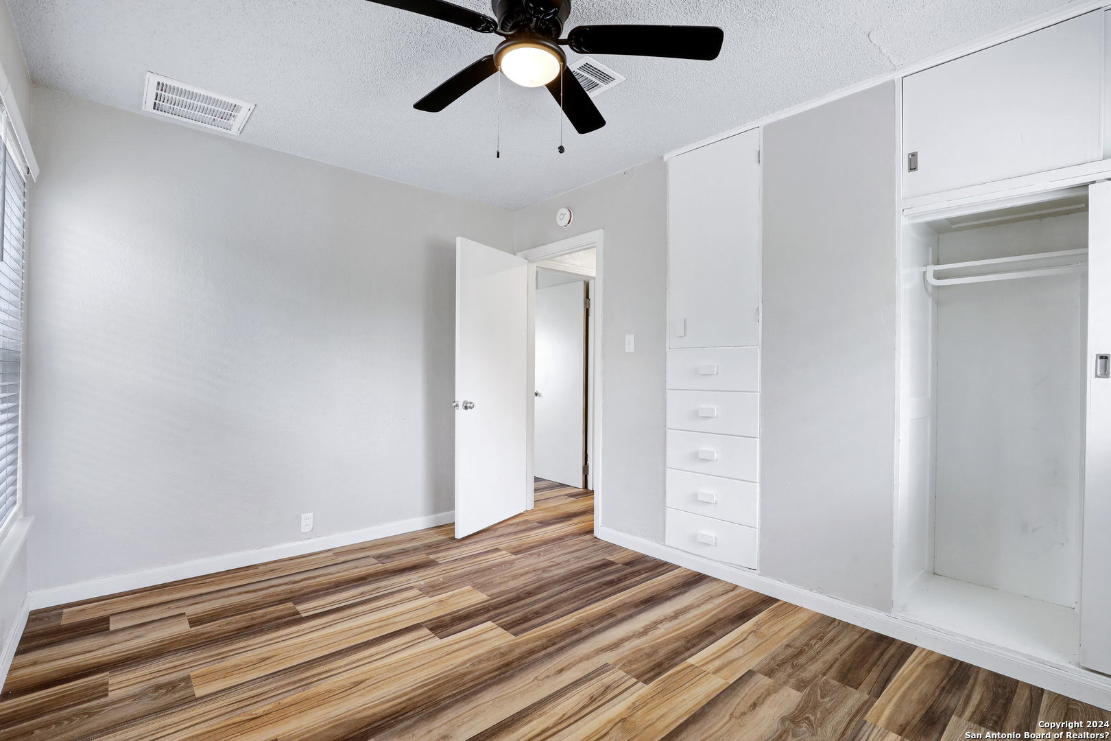 235 SARATOGA DR