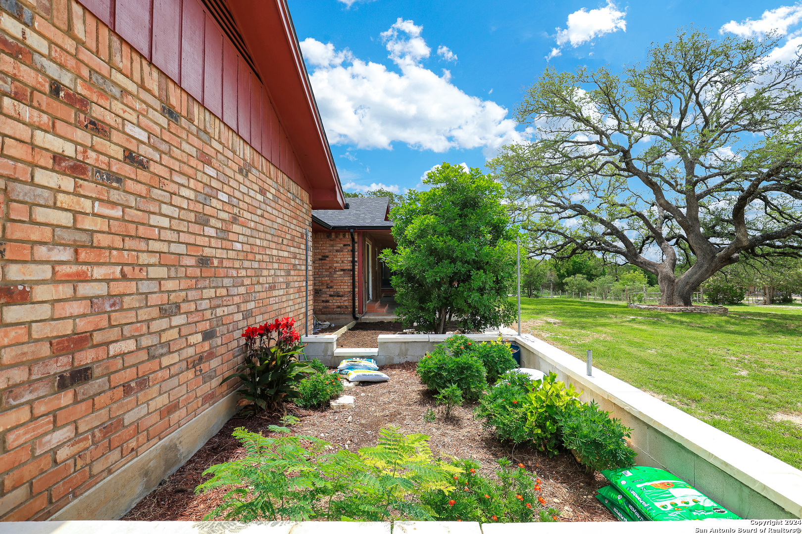 125 CLAYTON RD