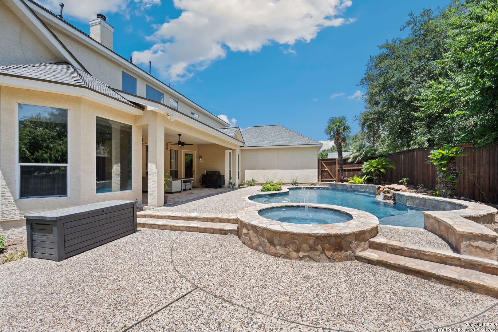 1007 WHITNEYS CT