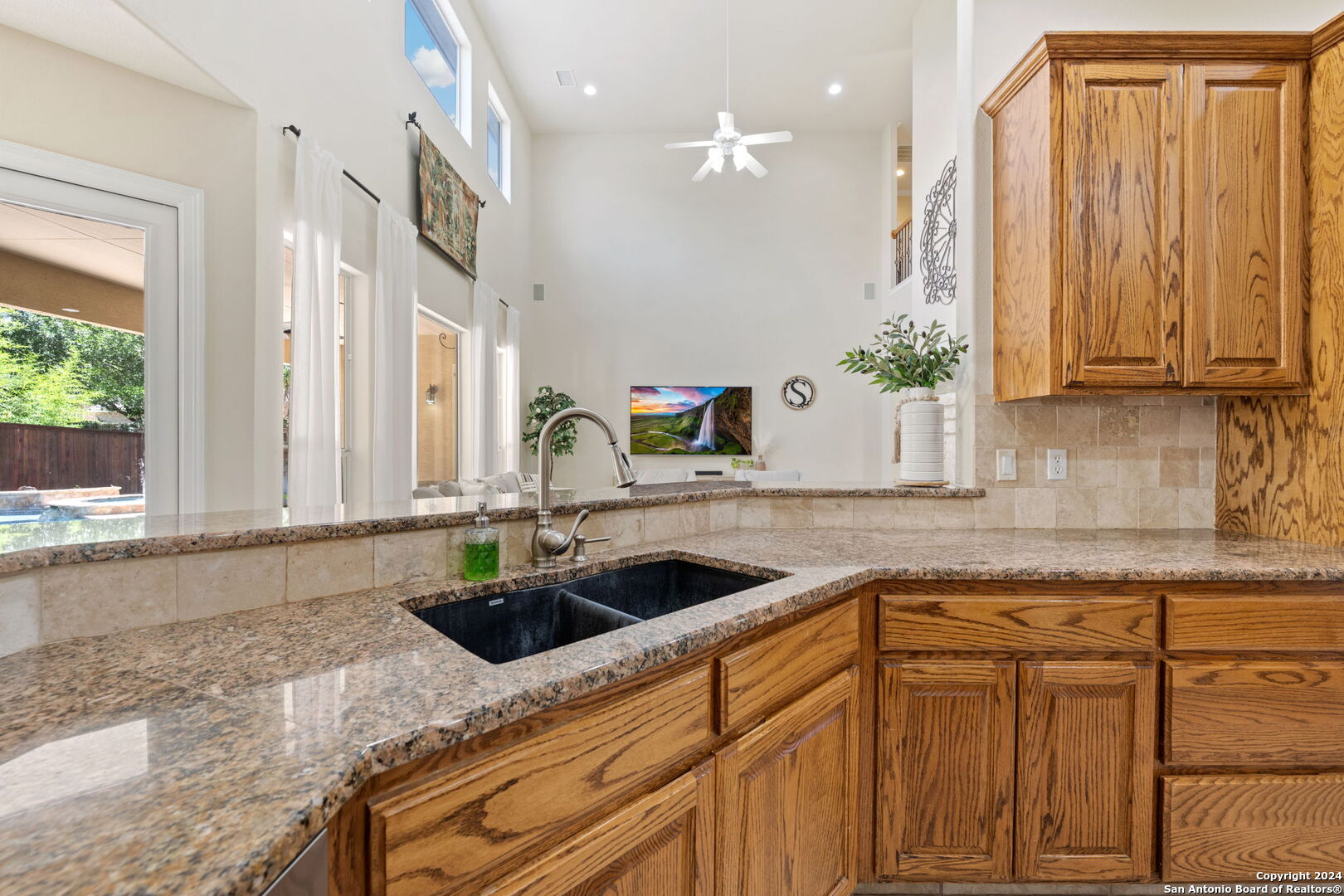 1007 WHITNEYS CT