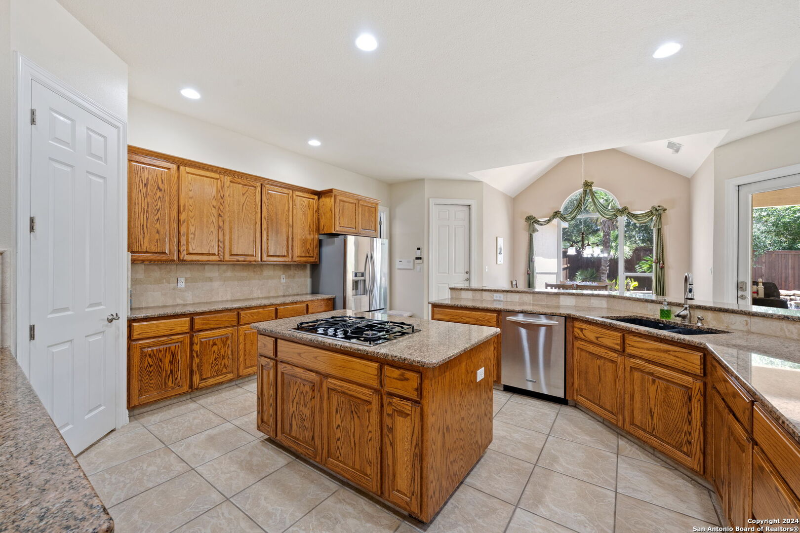 1007 WHITNEYS CT