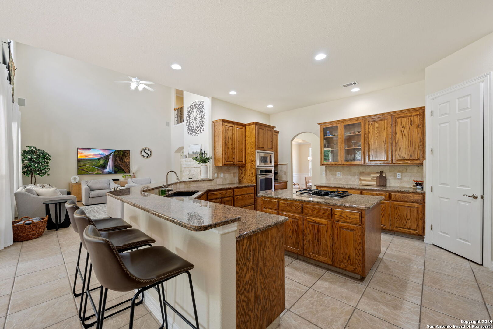 1007 WHITNEYS CT