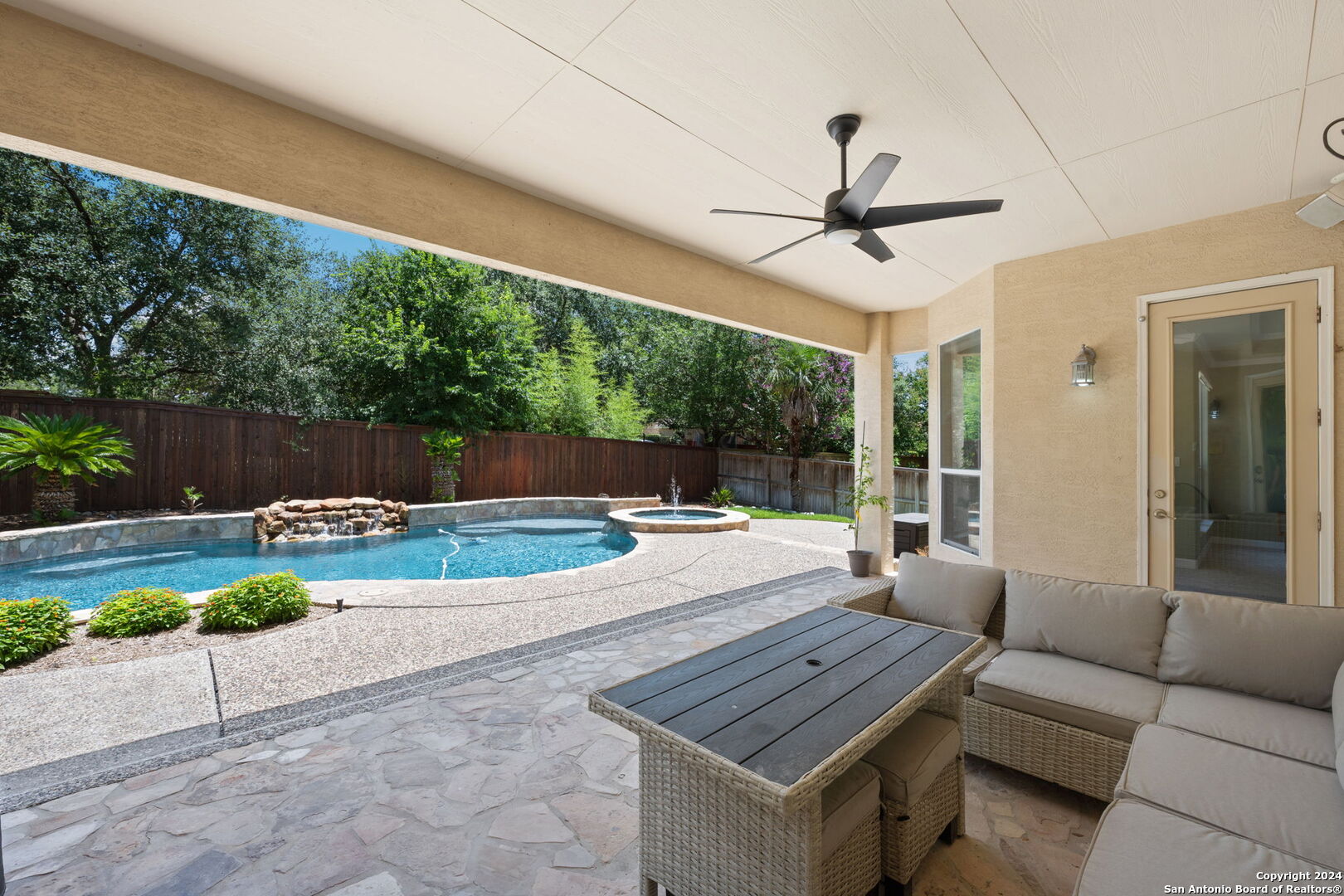 1007 WHITNEYS CT