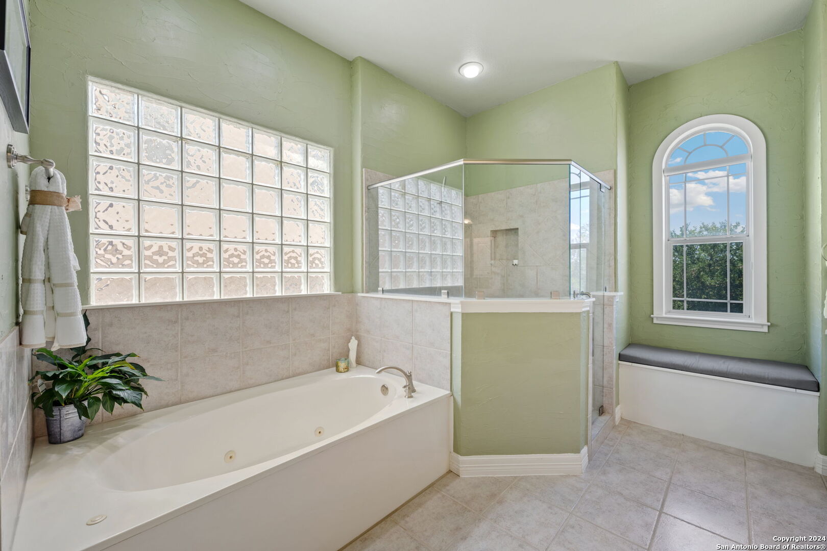 1007 WHITNEYS CT