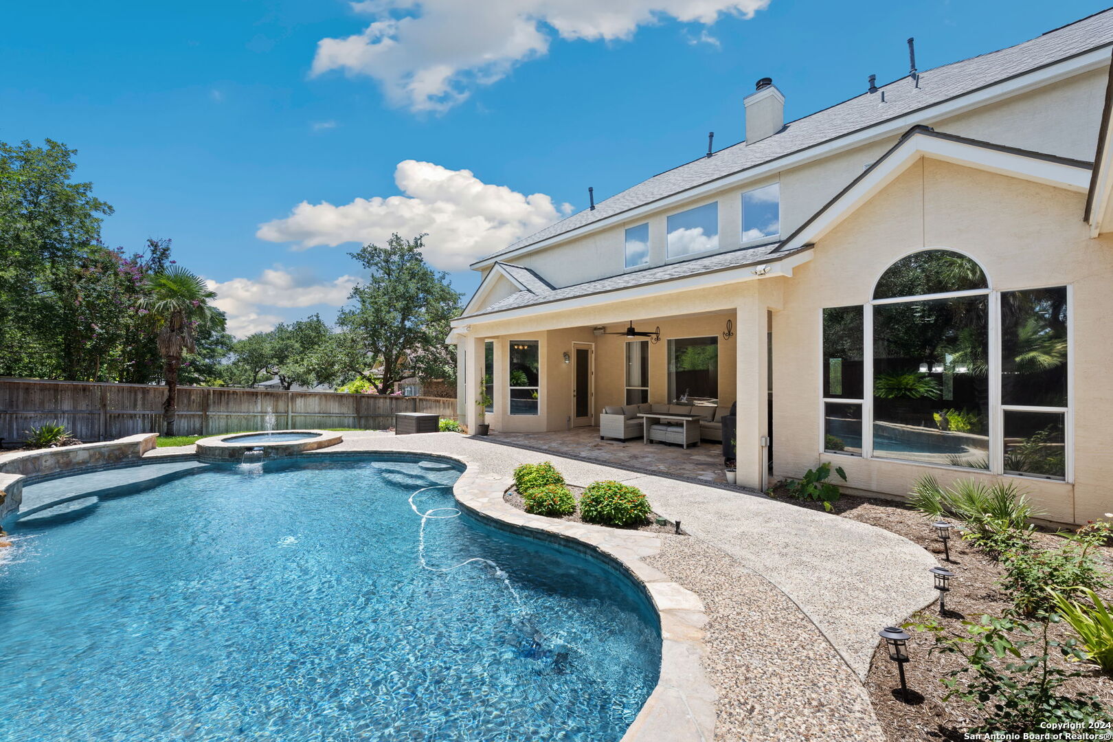 1007 WHITNEYS CT