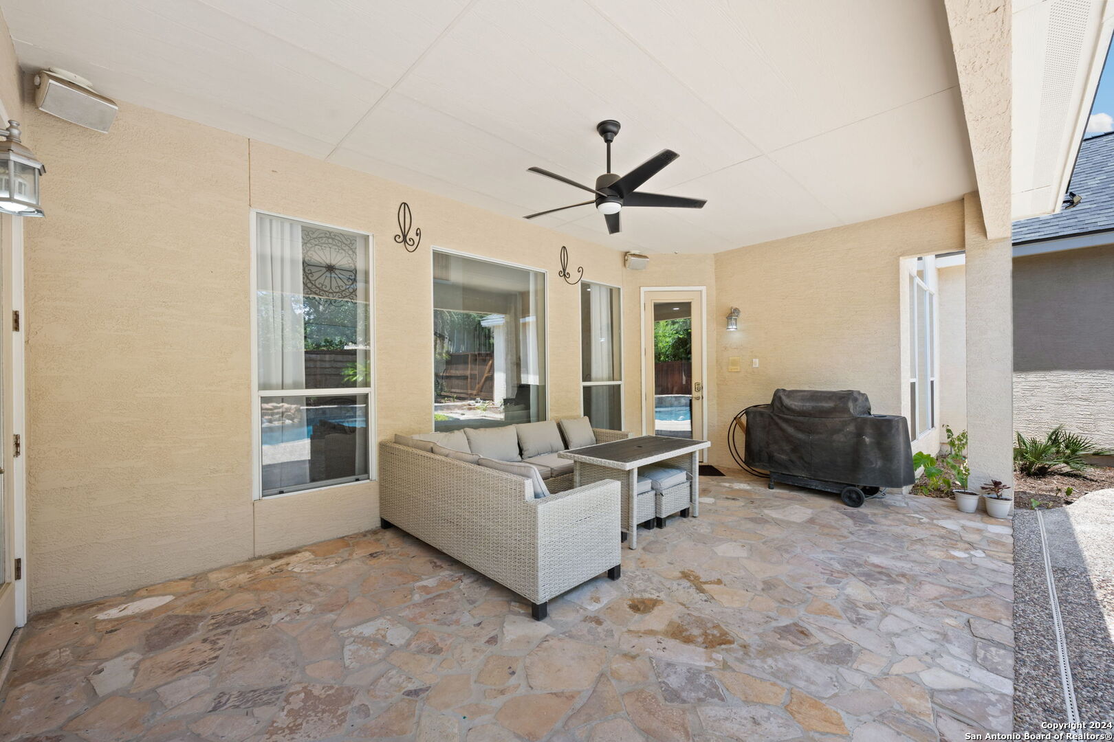 1007 WHITNEYS CT