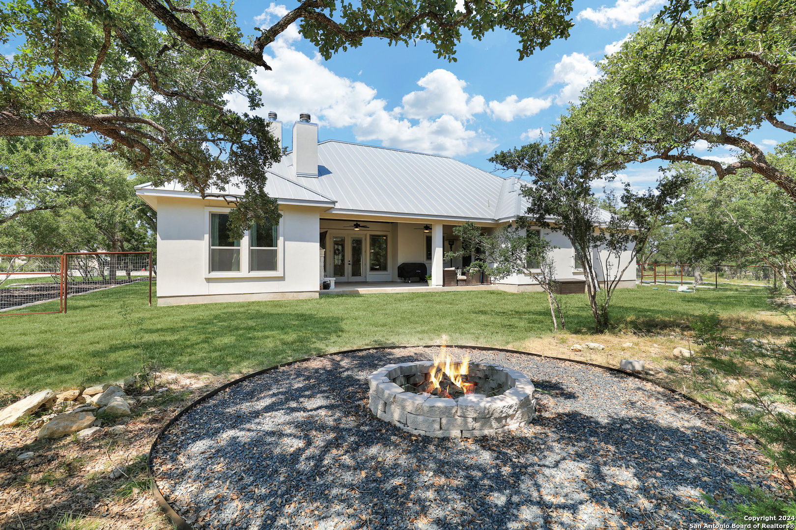 767 MAXIMINO RIDGE RD