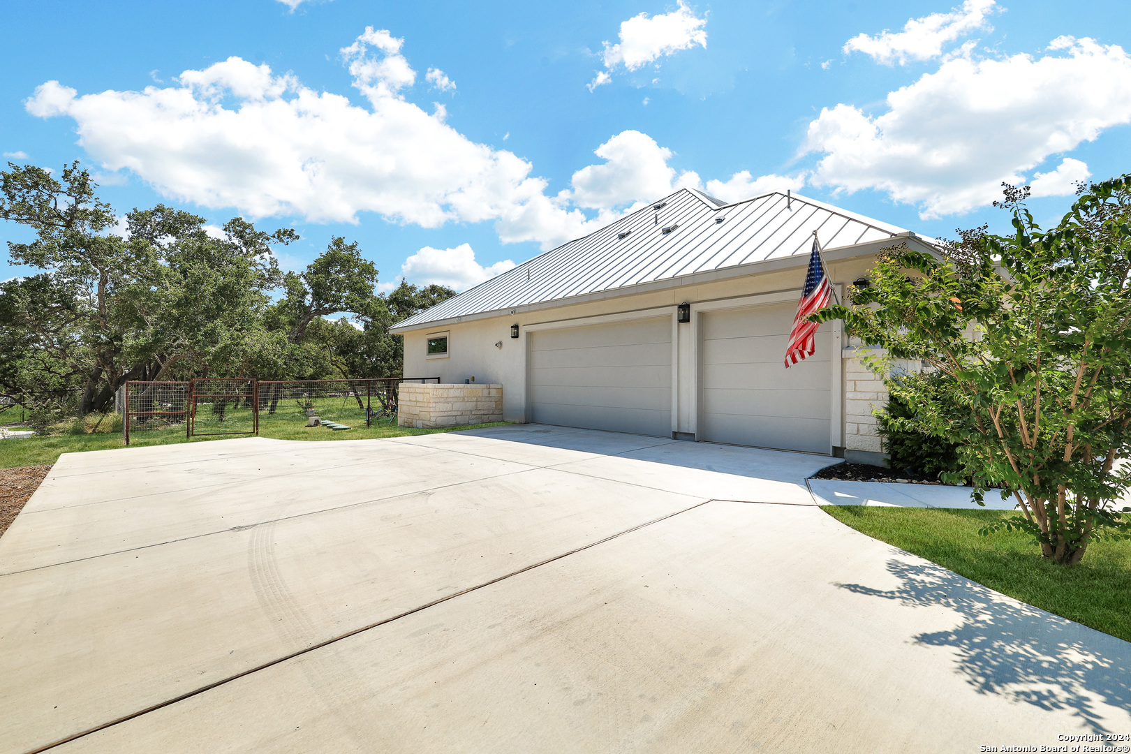 767 MAXIMINO RIDGE RD