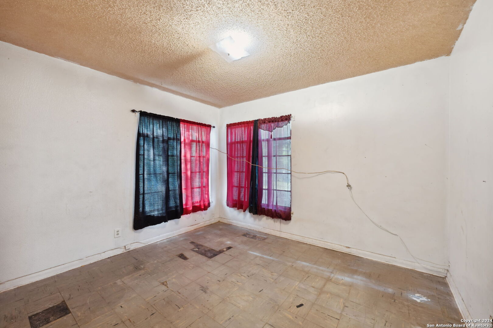 122 EASTWOOD DR