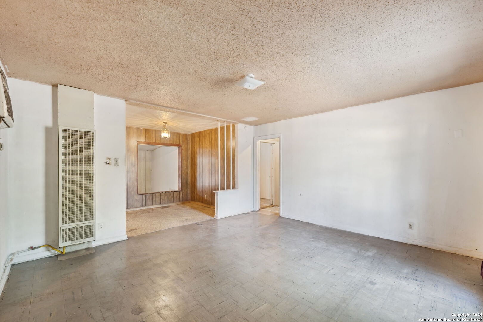 122 EASTWOOD DR