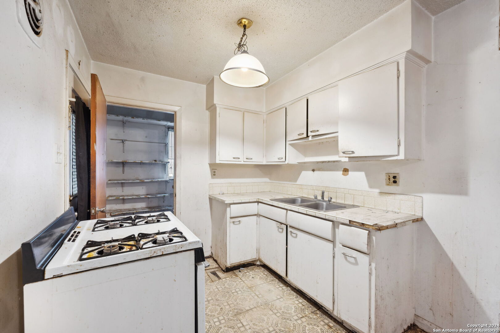 122 EASTWOOD DR