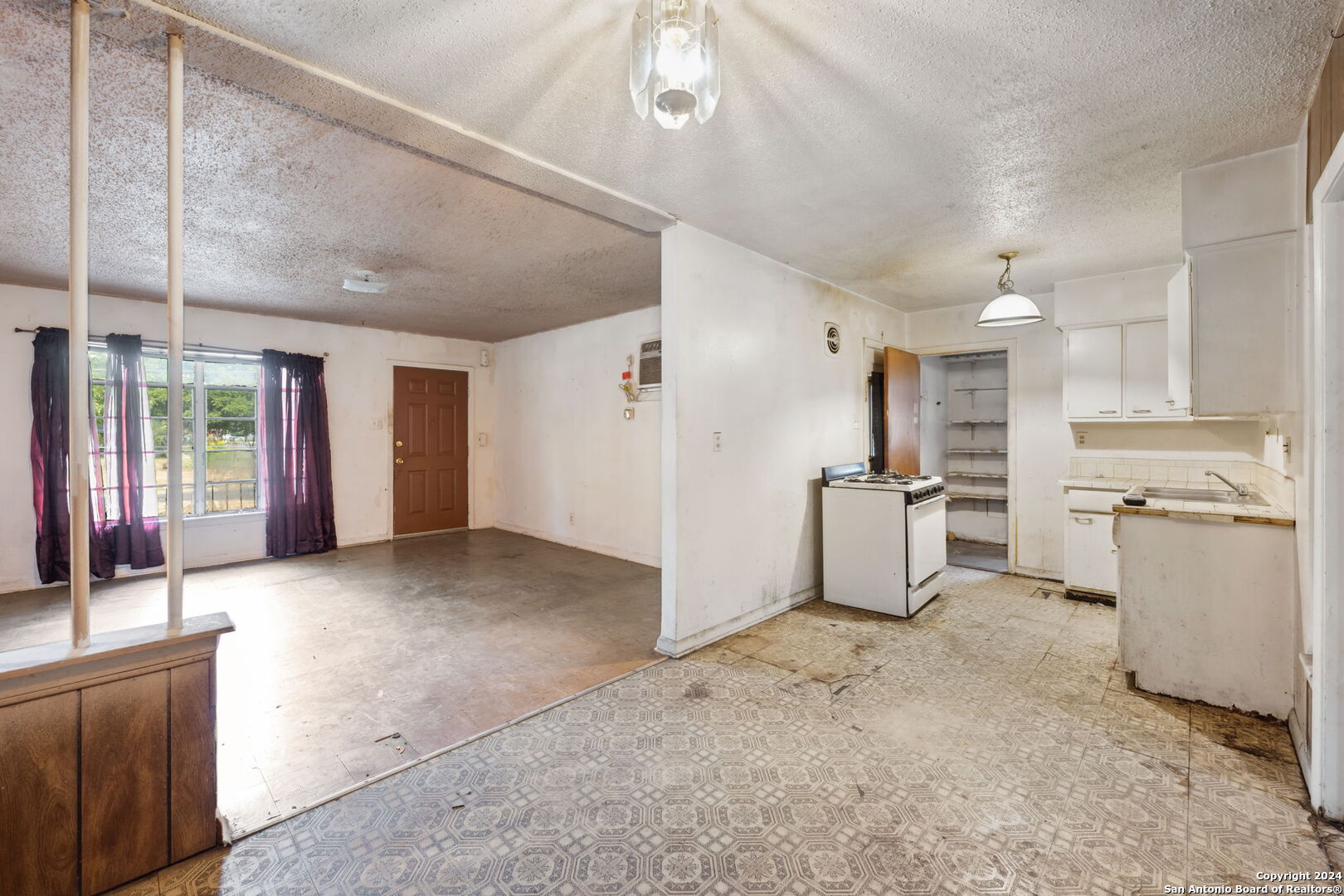 122 EASTWOOD DR