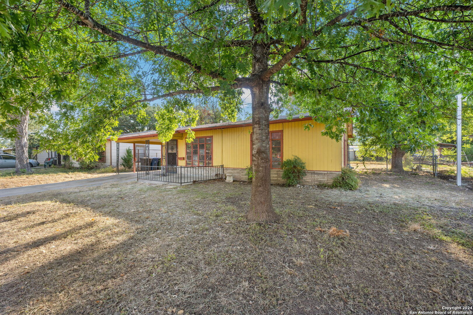 122 EASTWOOD DR