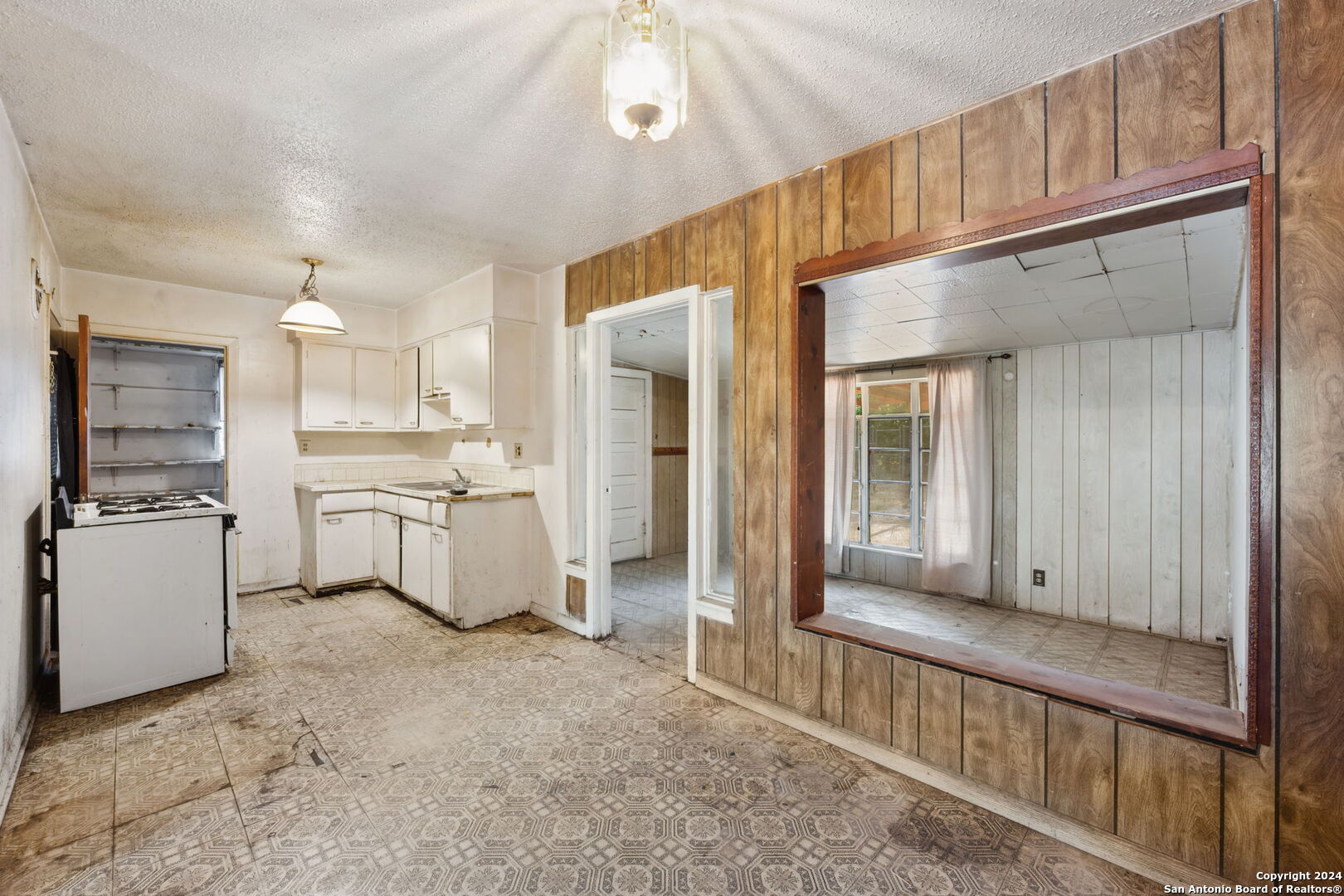 122 EASTWOOD DR