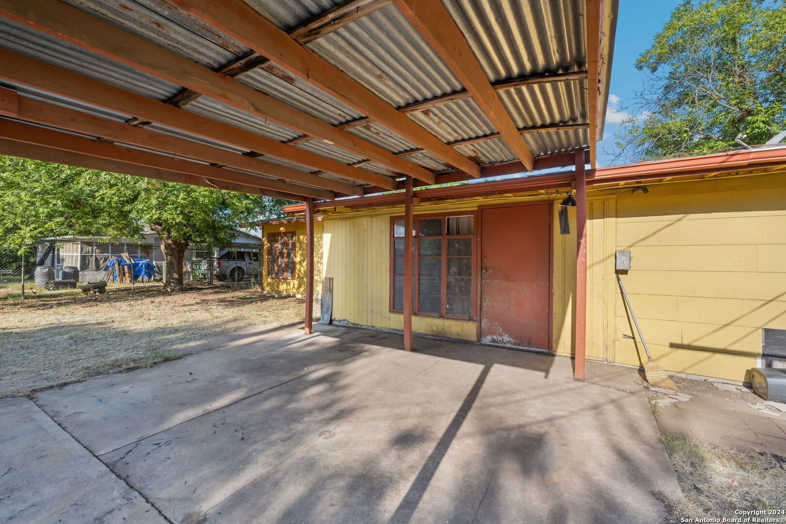 122 EASTWOOD DR