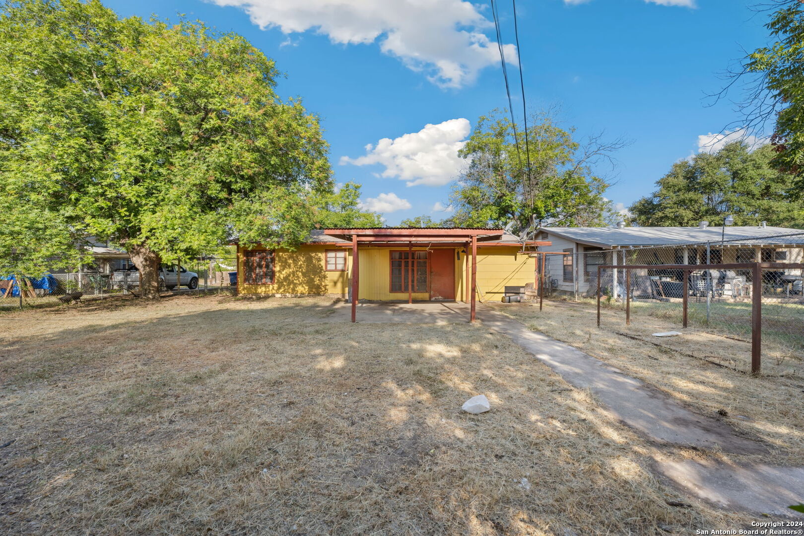 122 EASTWOOD DR