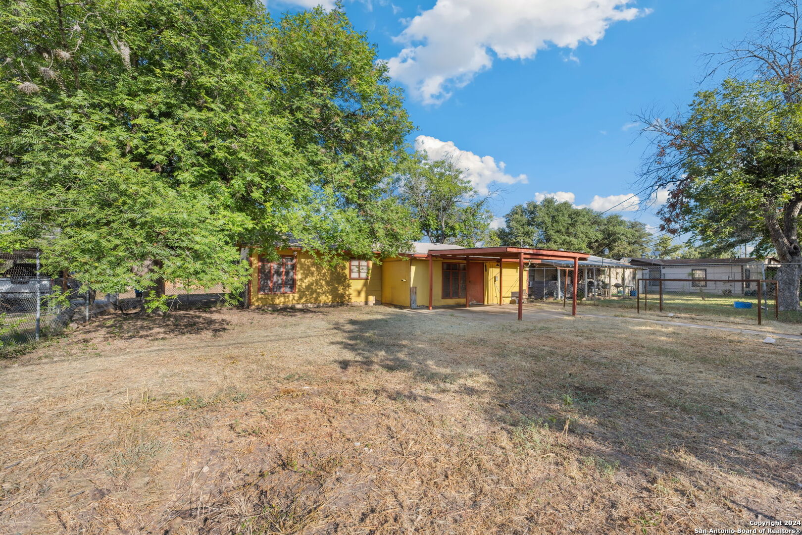 122 EASTWOOD DR