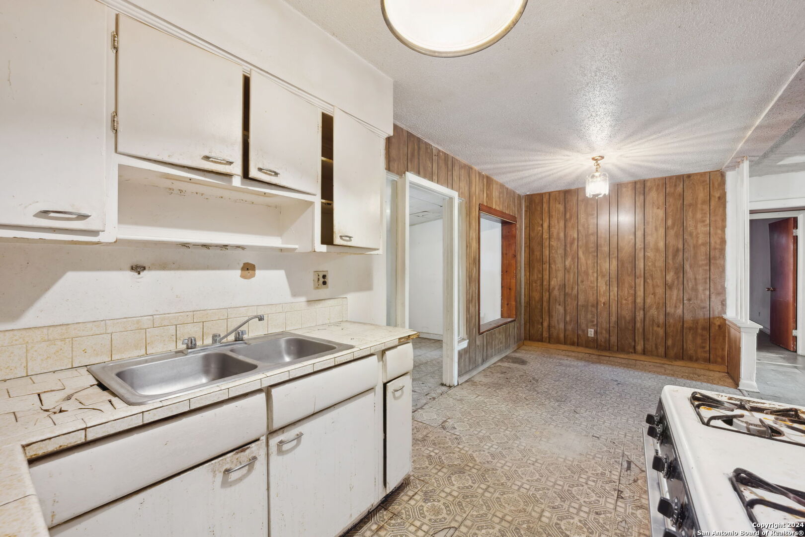 122 EASTWOOD DR
