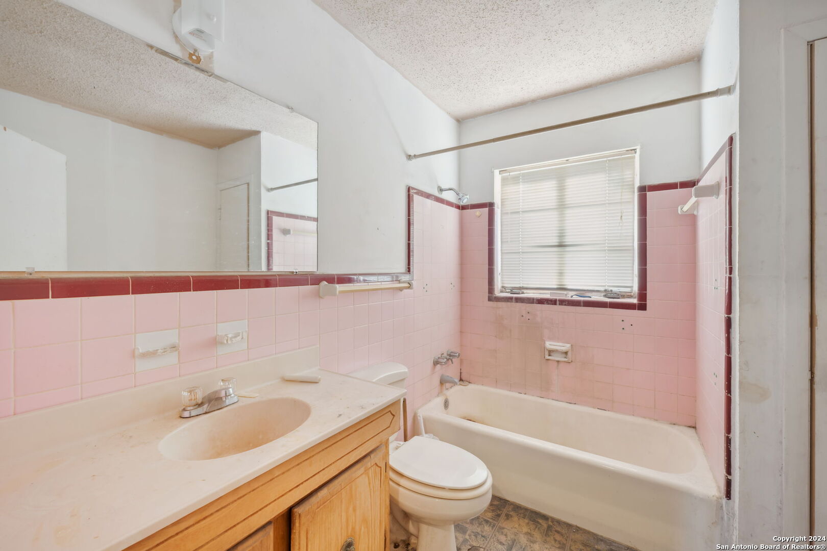122 EASTWOOD DR