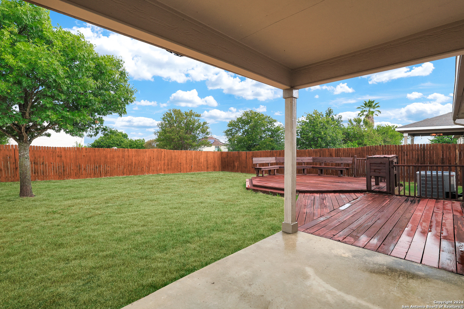 208 Willow Crest