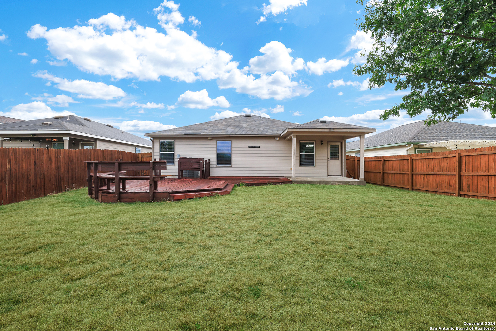 208 Willow Crest