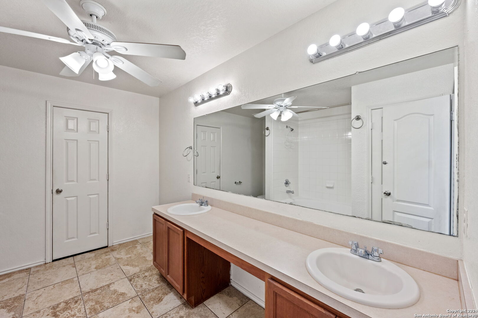 10711 BAYHILL DEN