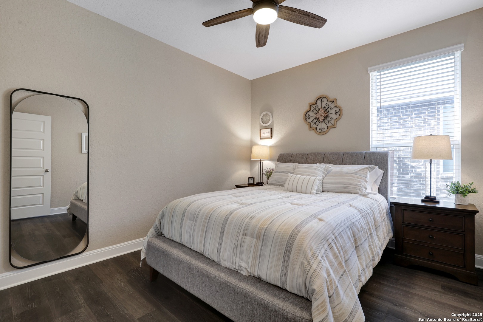 9555 BICKNELL SEDGE