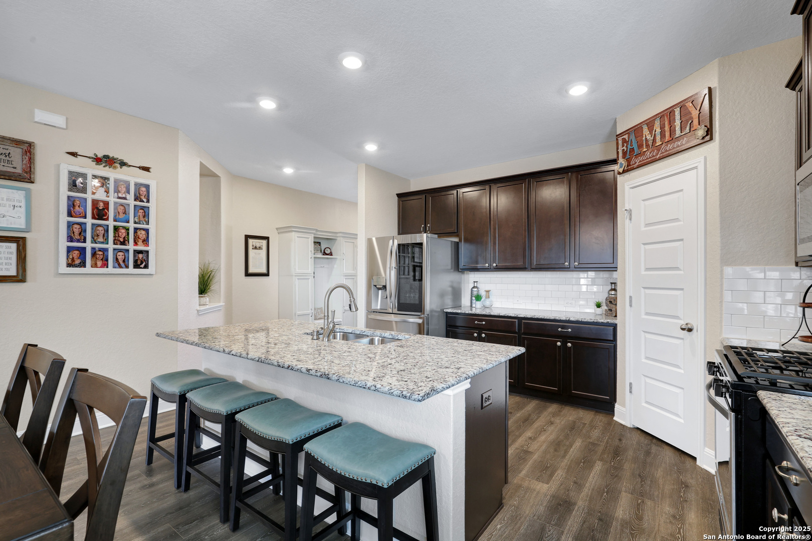 9555 BICKNELL SEDGE