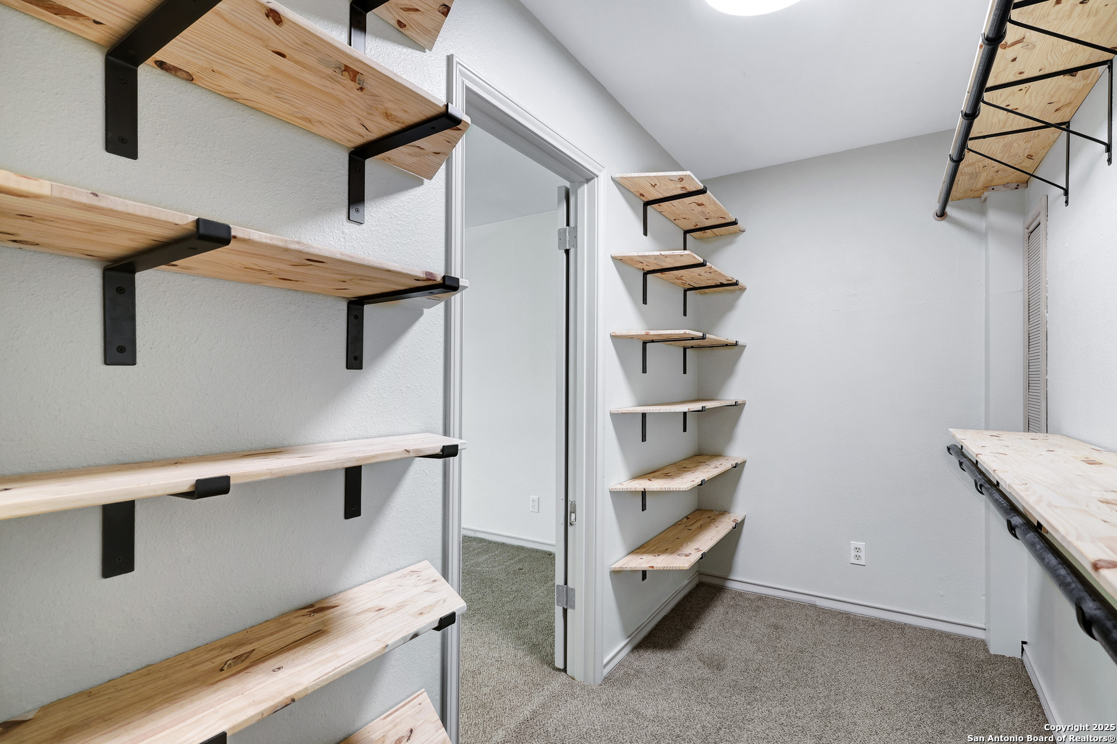 8318 Wickersham