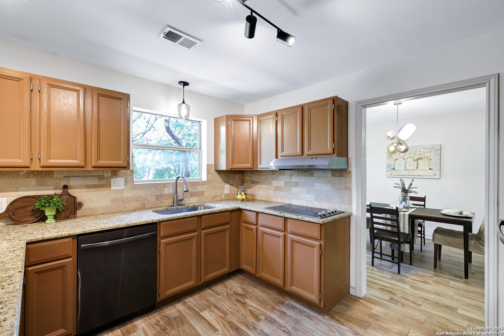 8318 Wickersham