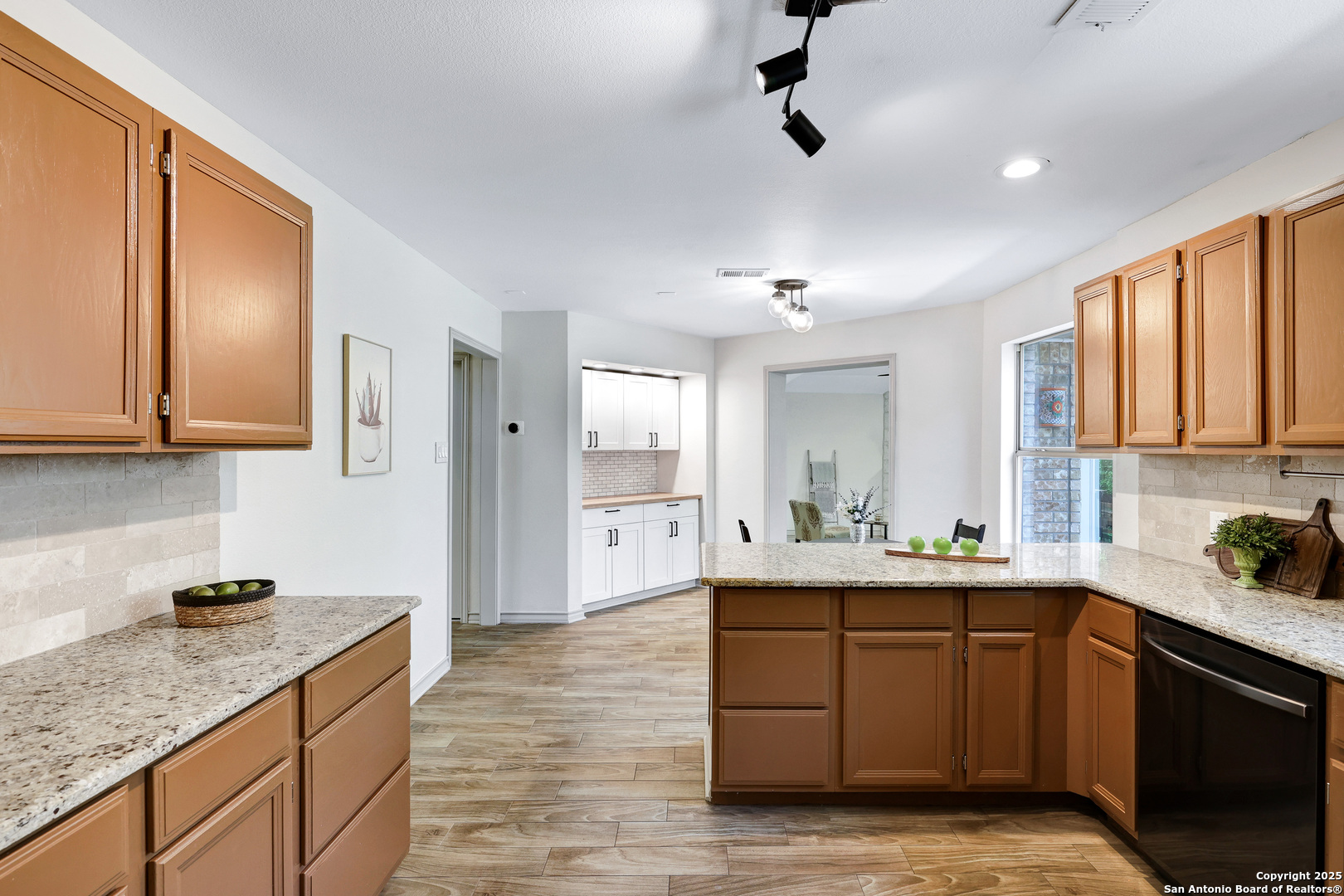 8318 Wickersham