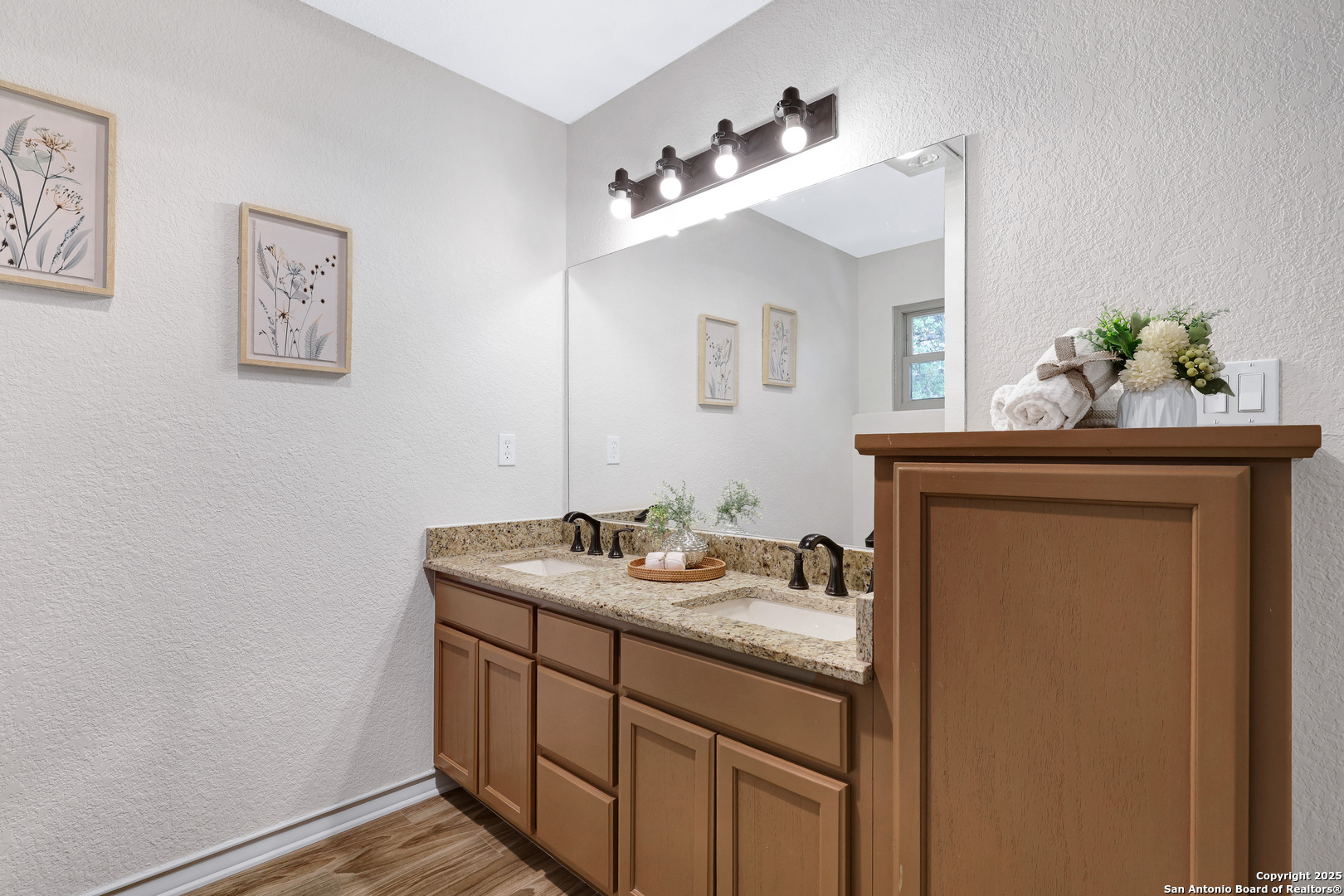 8318 Wickersham