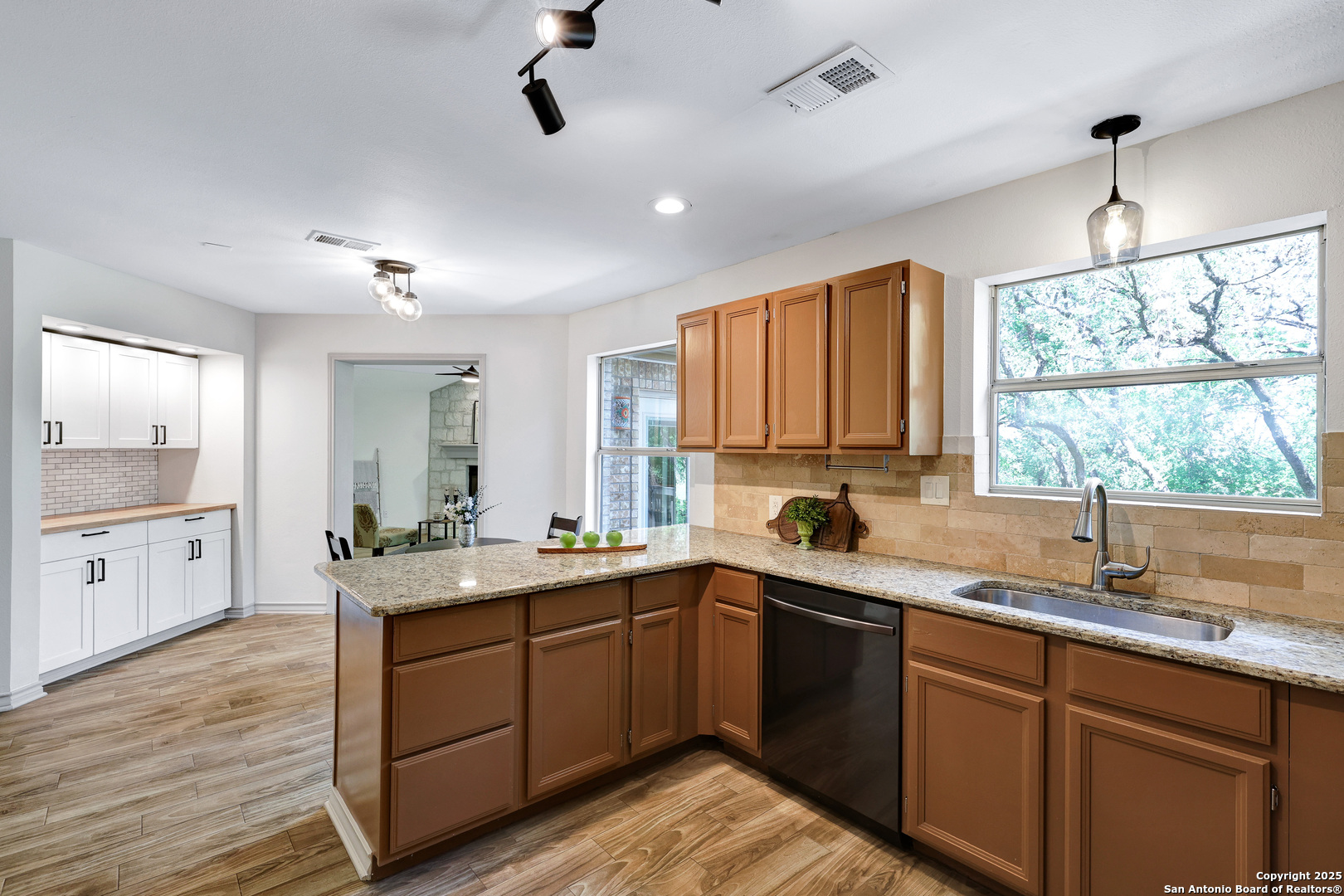 8318 Wickersham