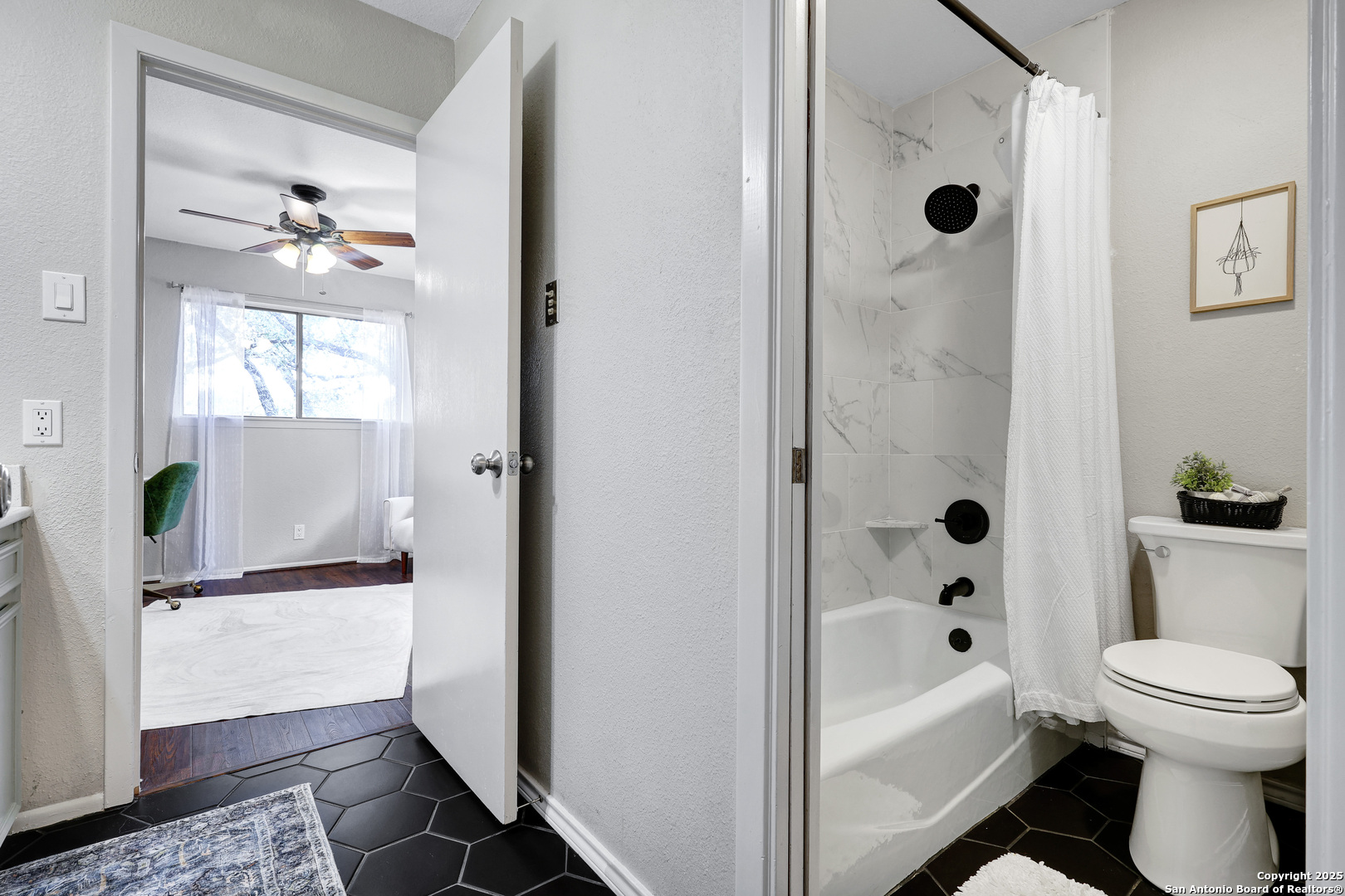 4511 Black Walnut Woods
