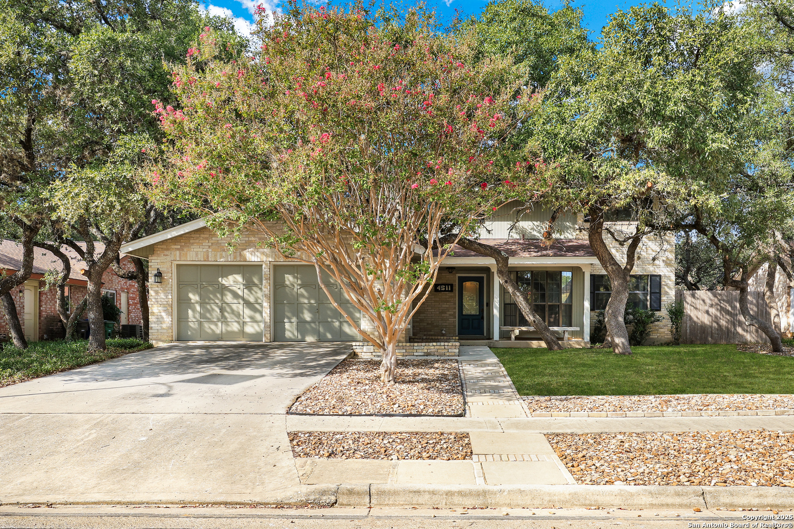 4511 Black Walnut Woods