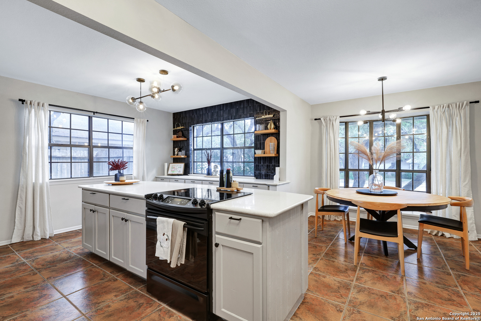 4511 Black Walnut Woods