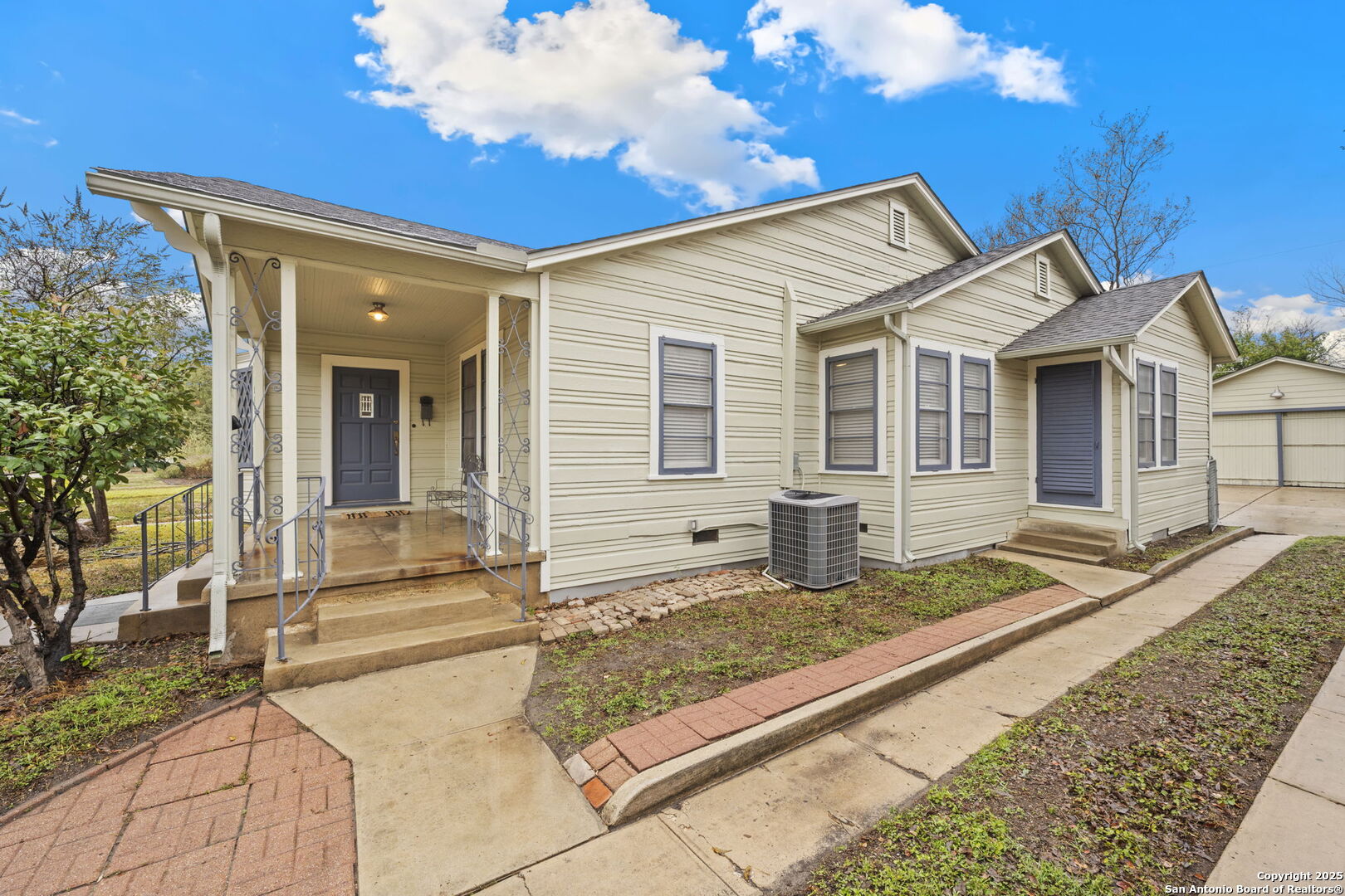 2031 W Summit