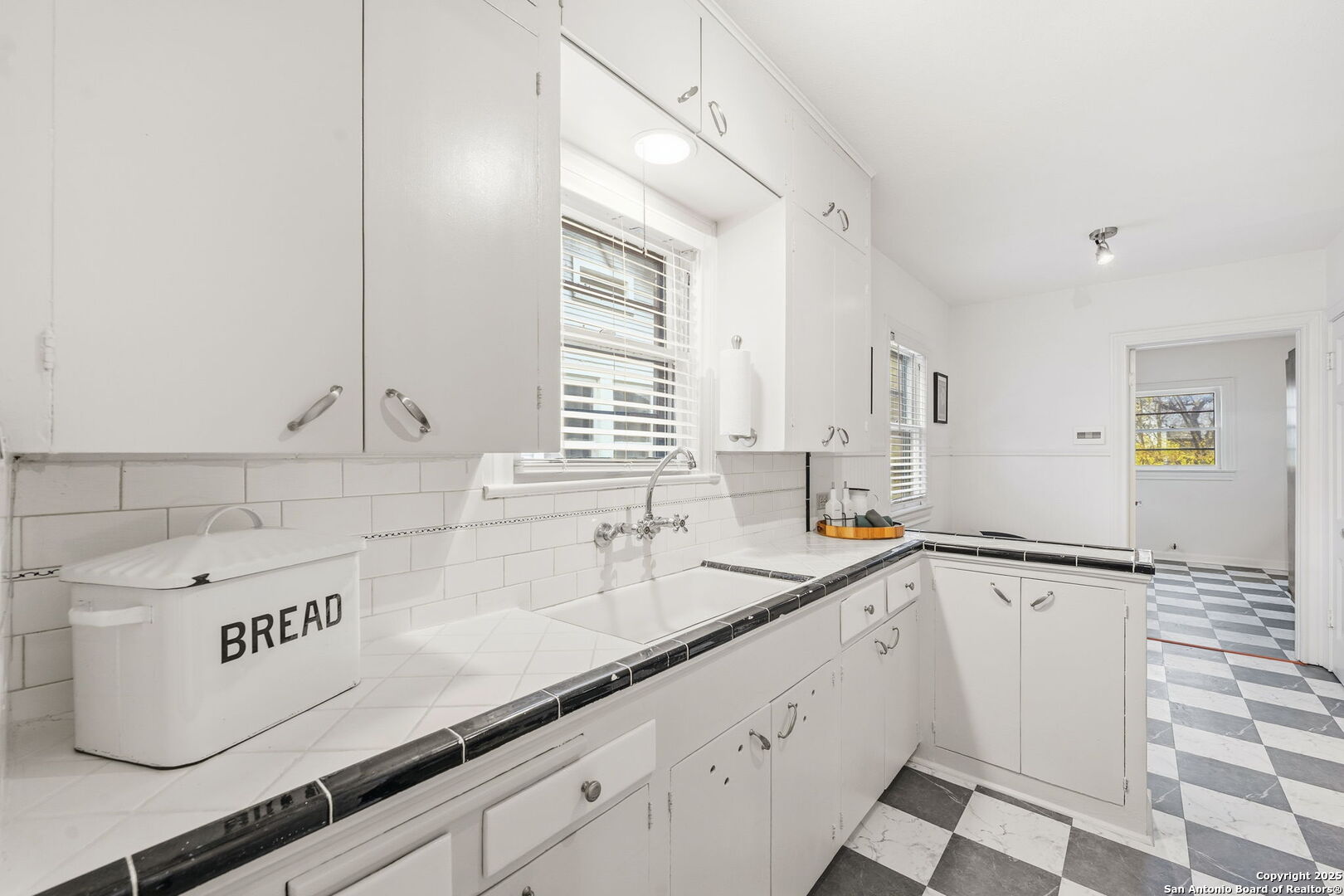 2031 W Summit