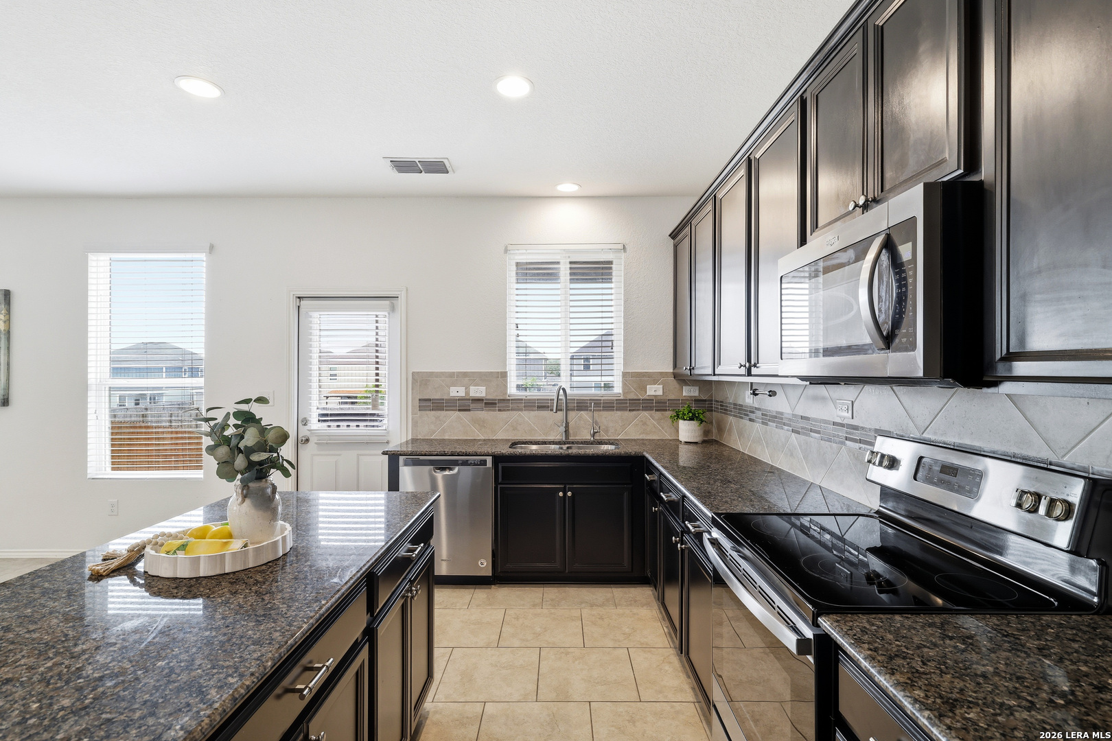10523 Noble