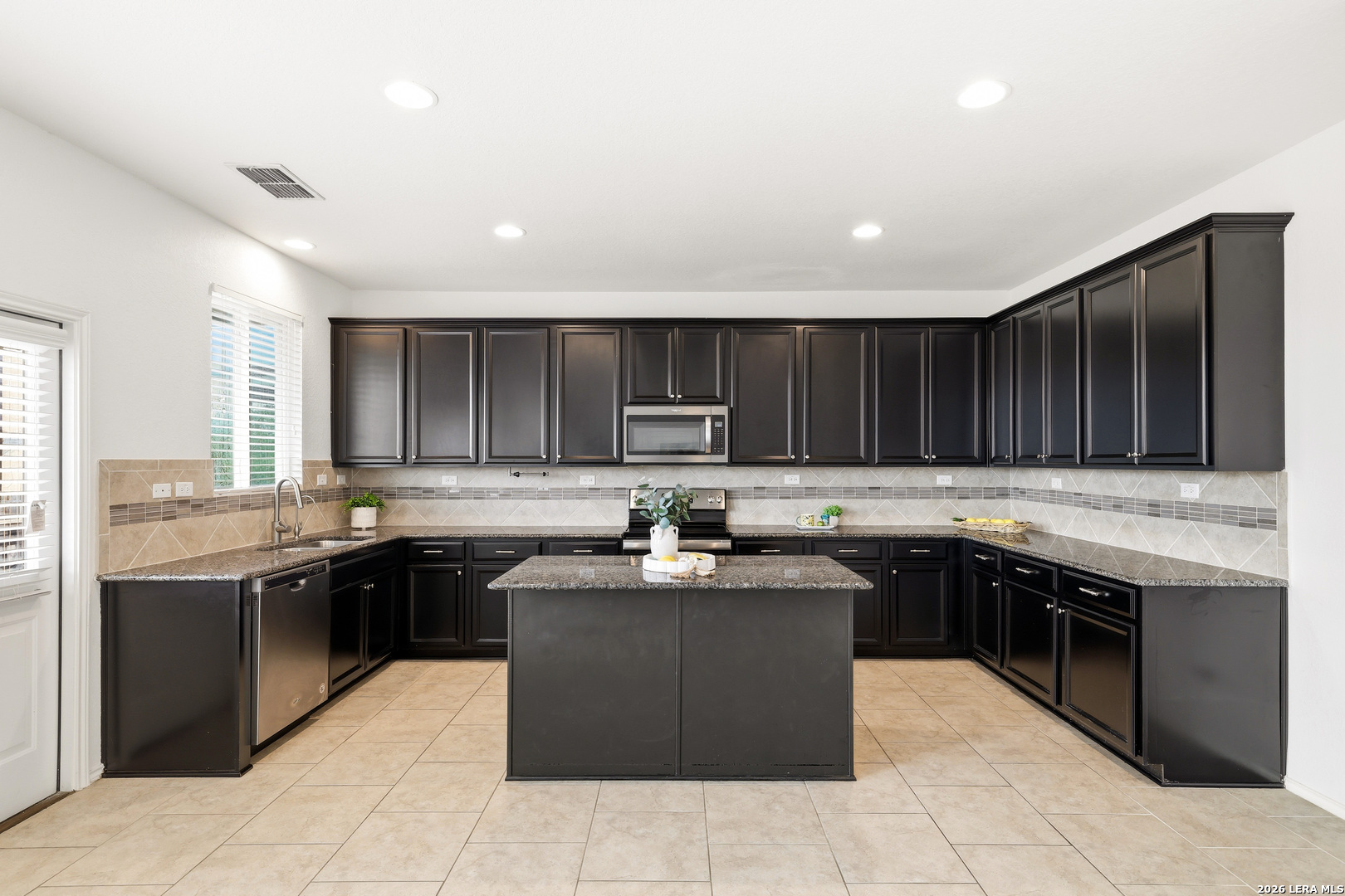 10523 Noble