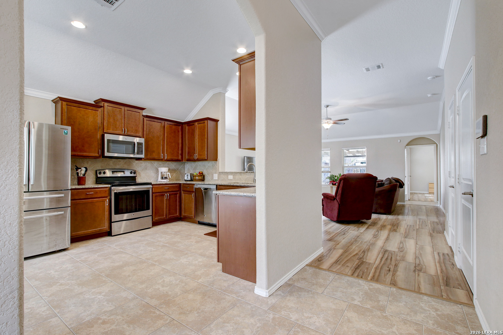 2326 BROKEN WHEEL LN
