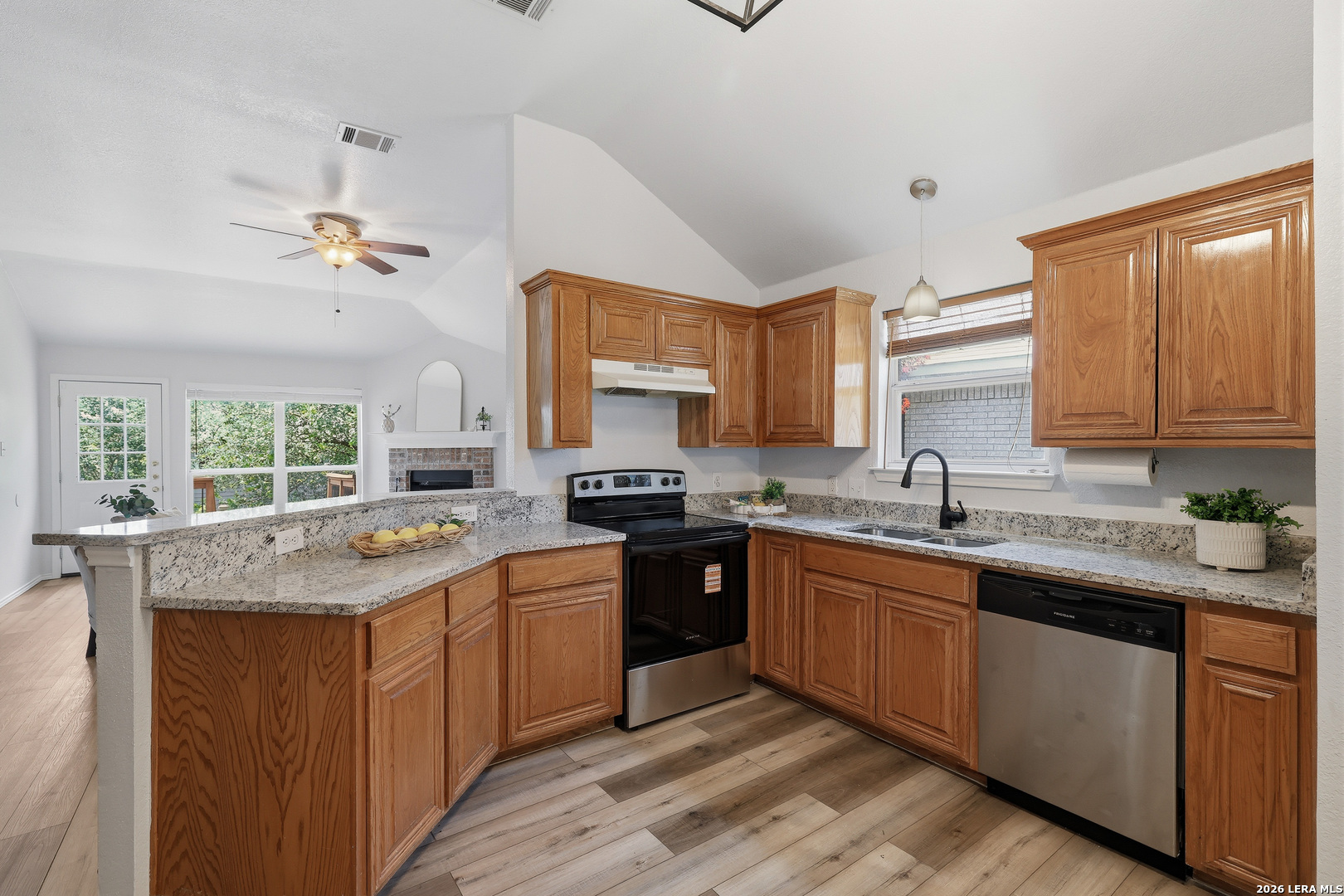 9646 EMERALD PL