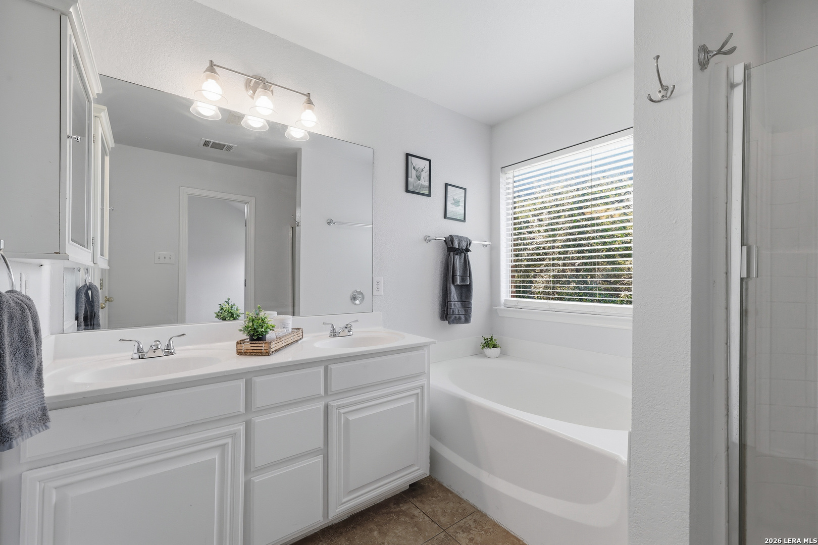 9646 EMERALD PL