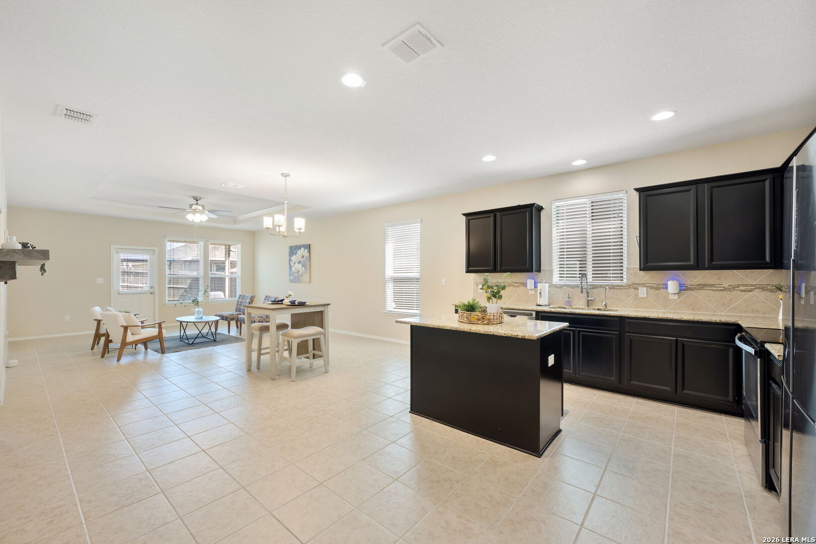 8722 BUGGY LN